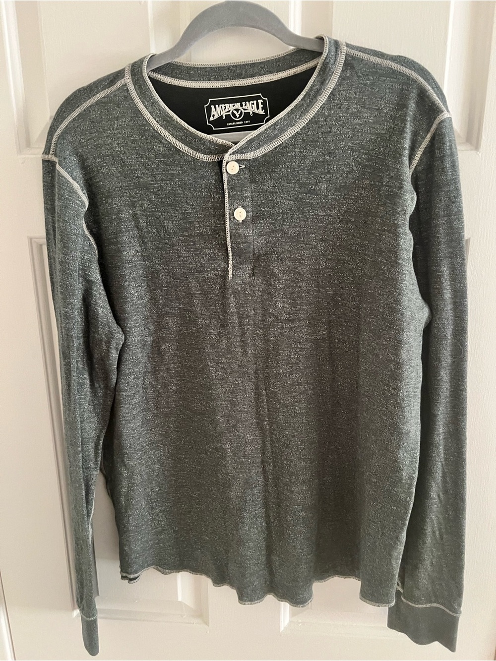 American Eagle Outfitters Men's Long-Sleeve Henley in Charcoal Gray